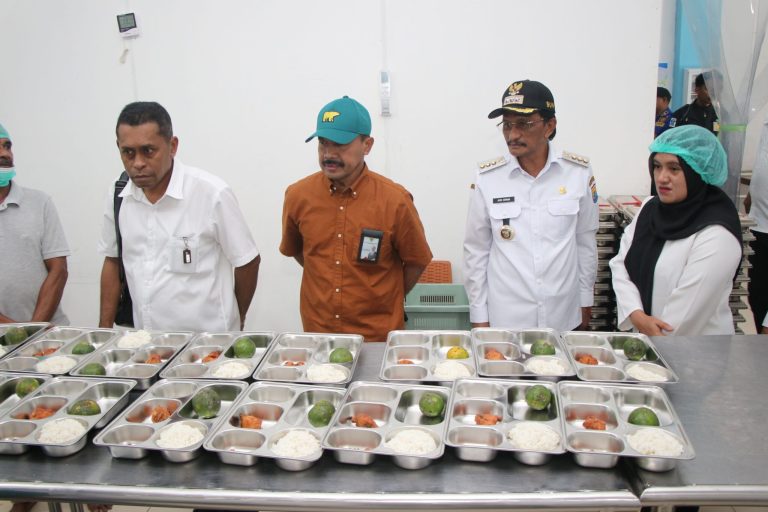 Kunjungan Bupati ke Dapur SPPG Kota